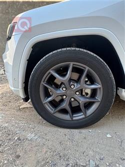 جيب جراند شيروكي